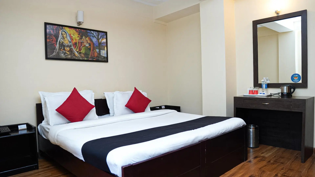 Deluxe Double room (full double bed)
