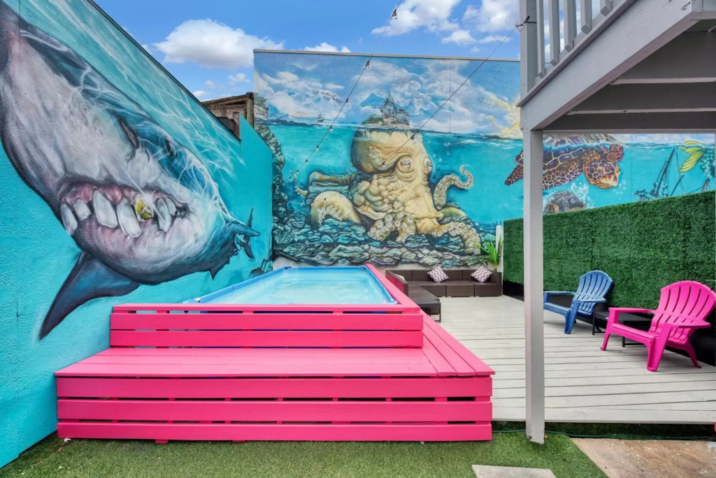 Mermaid-Shark 6BR House With Pool, Jacuzzi - Steps to Siesta Key Beach