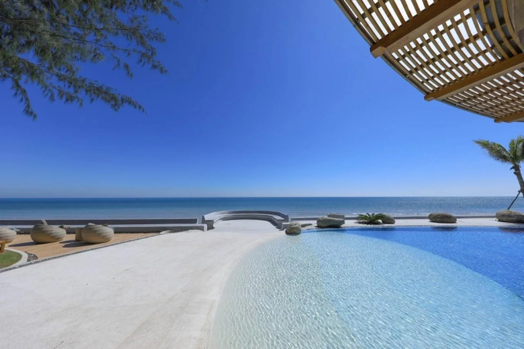 Beach & Waterfront