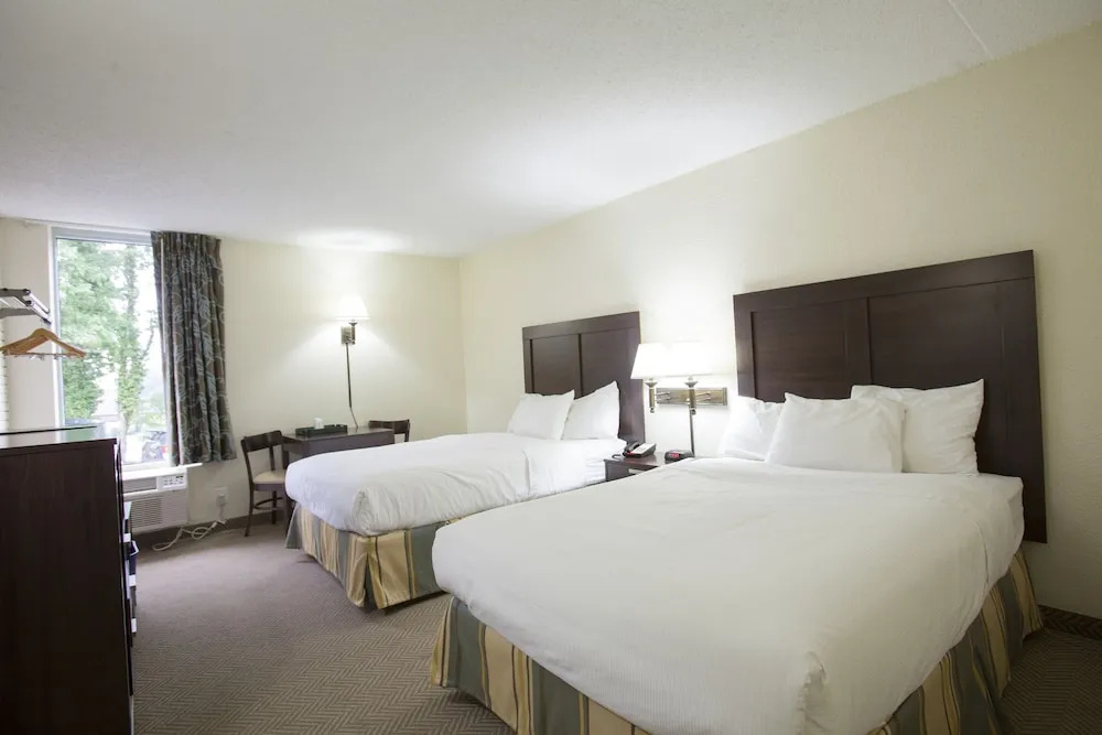 Inns Of Virginia - Arlington - Tap to explore photos