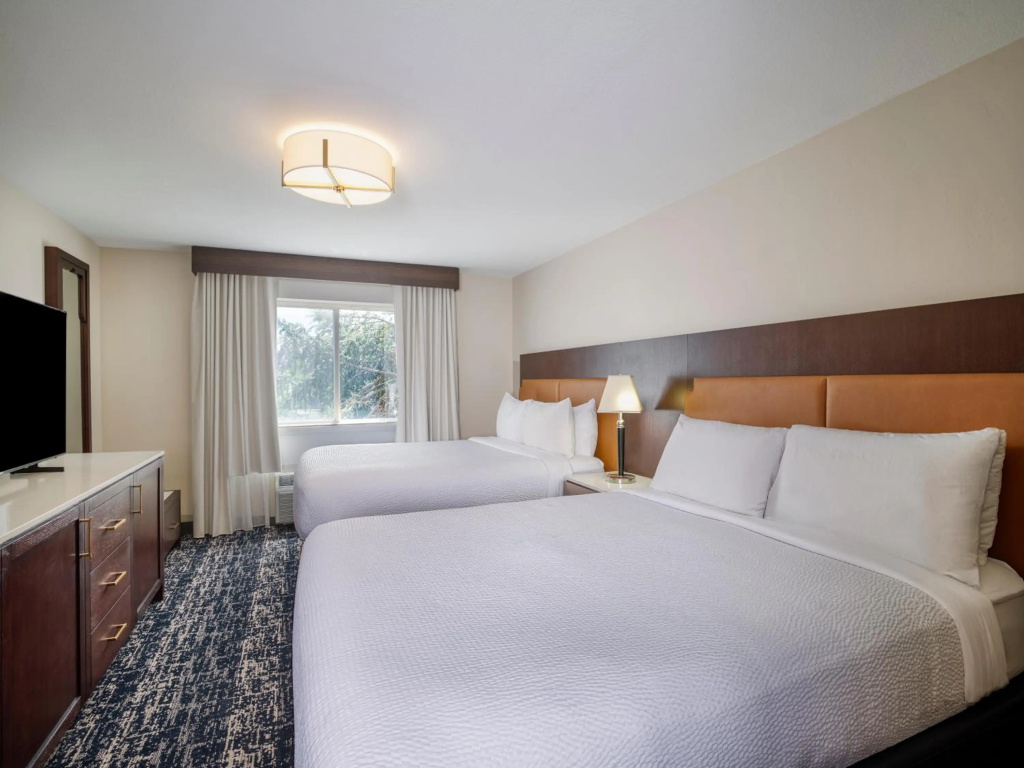 Gray Wolf Inn & Suites — 3