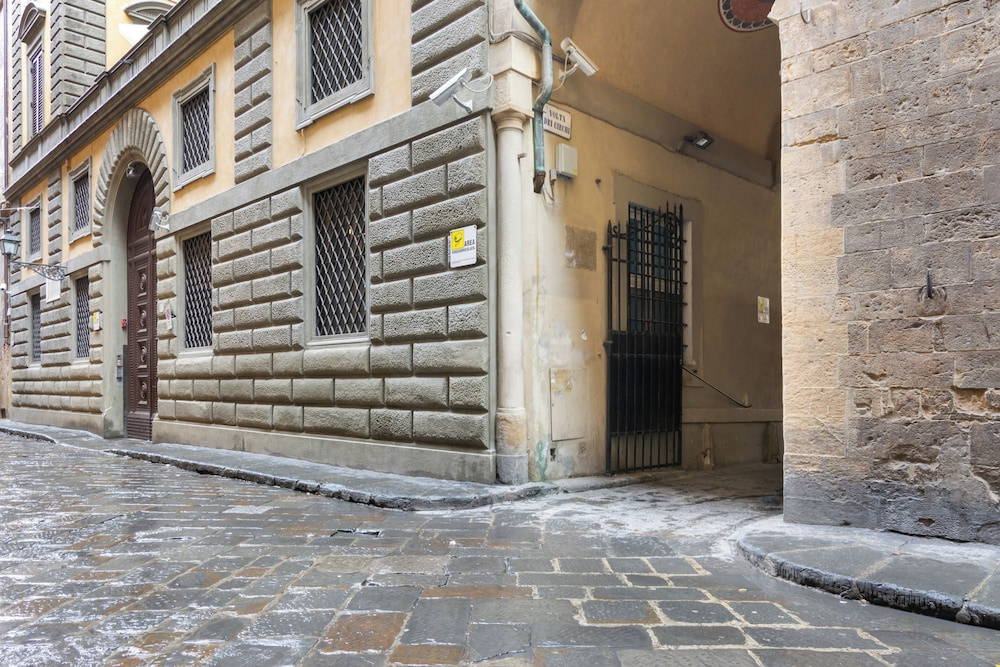 Guesthost - Appartamento Pazzi A 3 Min Da Piazza Del Duomo