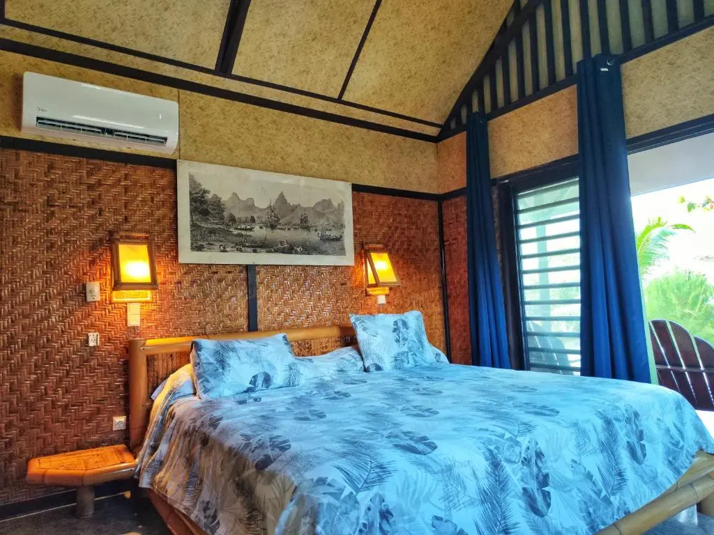 Bungalow with bay view