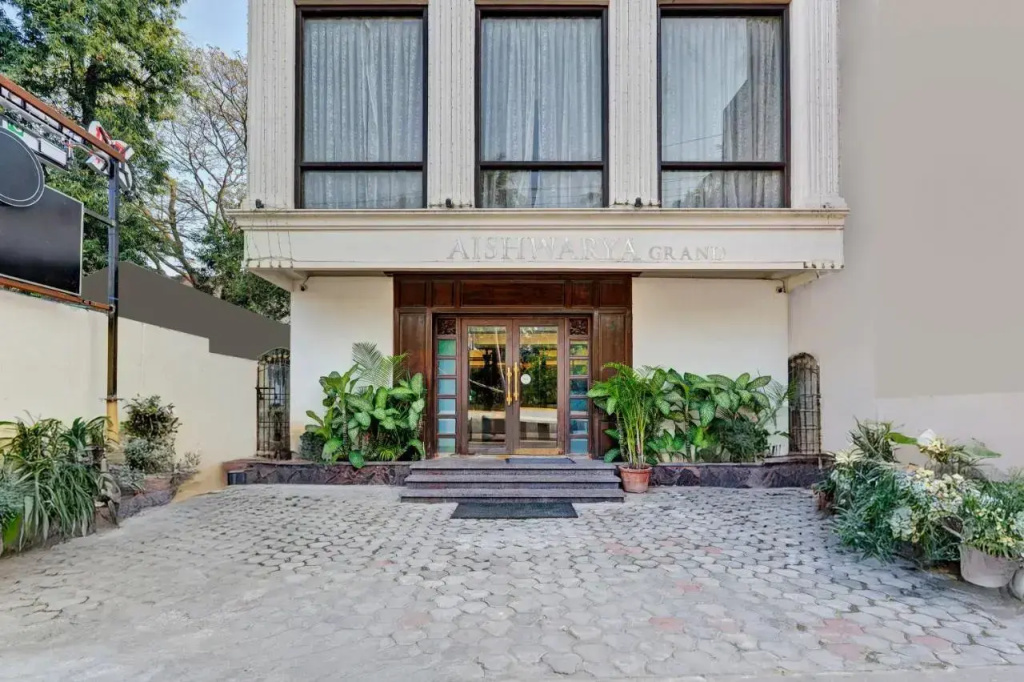 Treebo Aishwarya Grand - 4 km from Promenade Beach