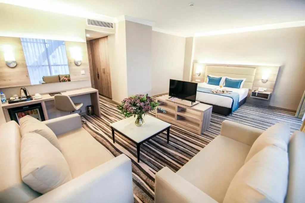 Deluxe Double room (full double bed)