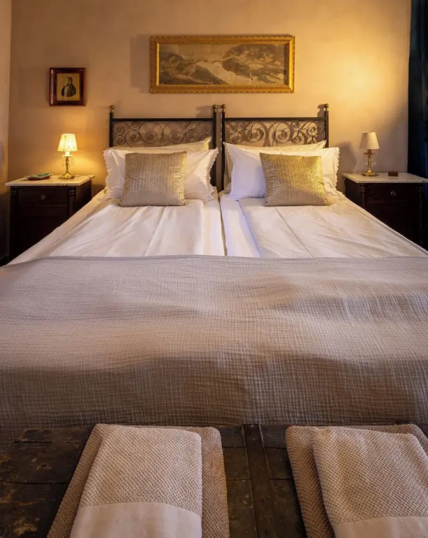 Deluxe Double room with balcony (full double bed)