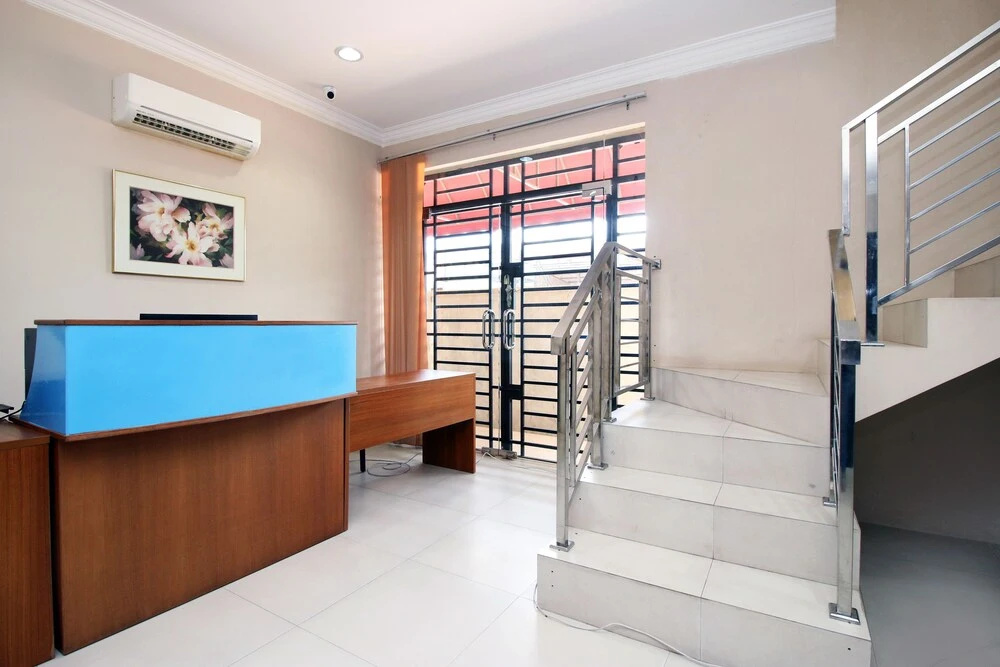 Lobby & Reception