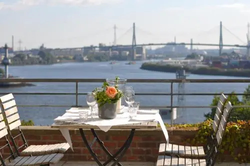 Balcony & Terrace