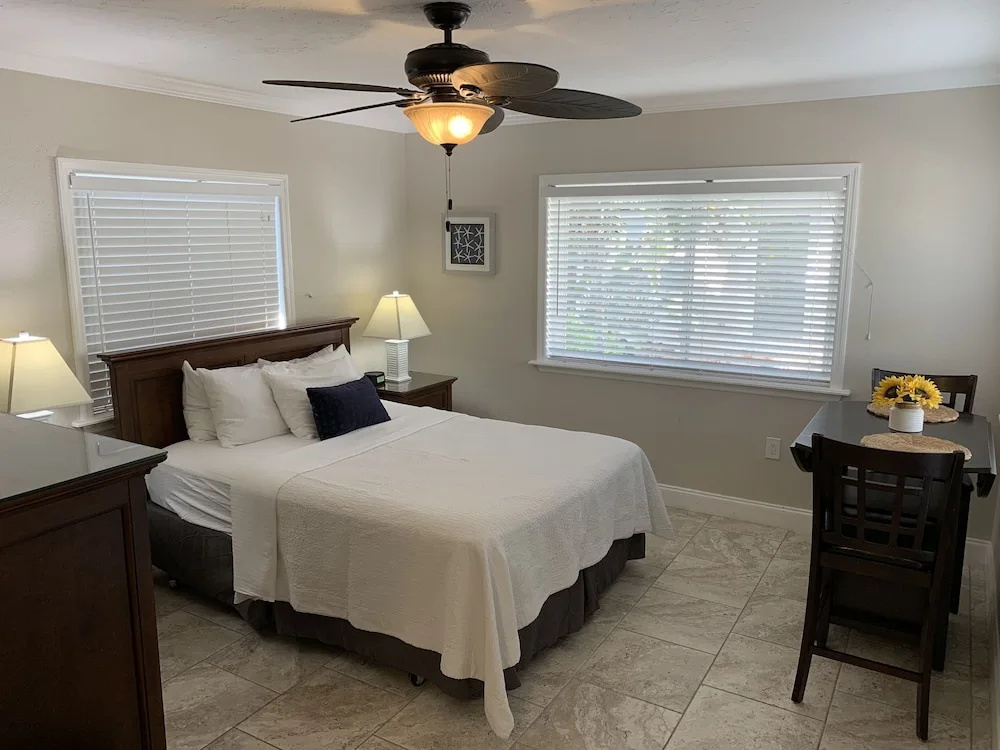 Double Studio (full double bed)
