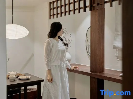 Slow Down in Seoul | Hanok Jacuzzi Stay, 201
