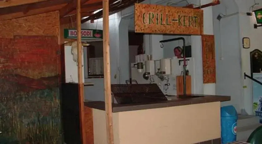 Fűzfa Grillkert – Pizzéria és Panzió - фото 6