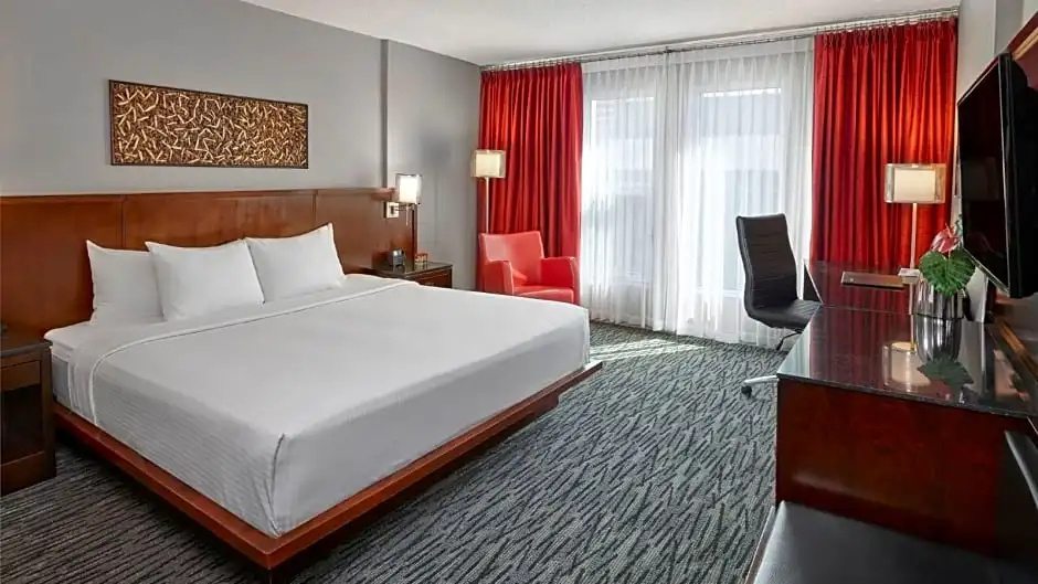 1 Bedroom Platinum Double Suite full double bed