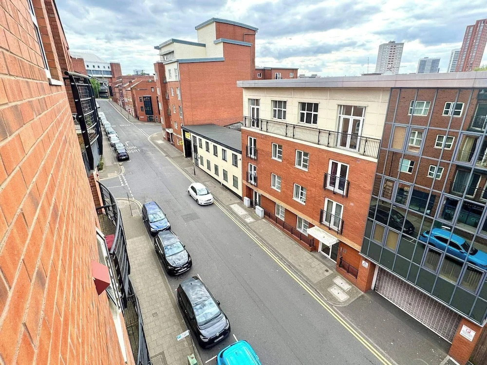 City Centre - Sleeps 2 - Wifi Parking Projector