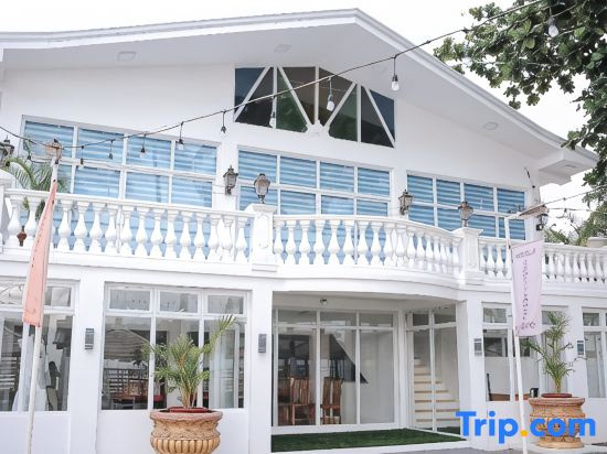 Villa Excellance Beach & Wave Pool Resort - Suites & Villas