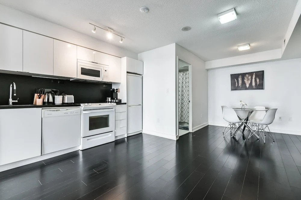 Iceboat Terrace Luxury Condos - фото 21