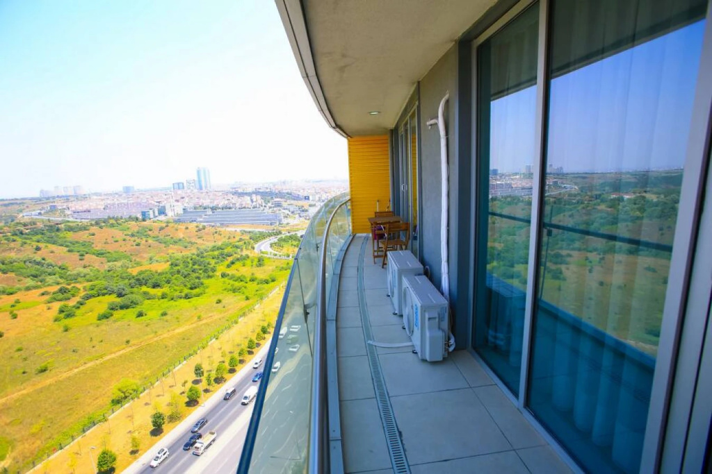 1-B Luxury Apt near Mall of IST