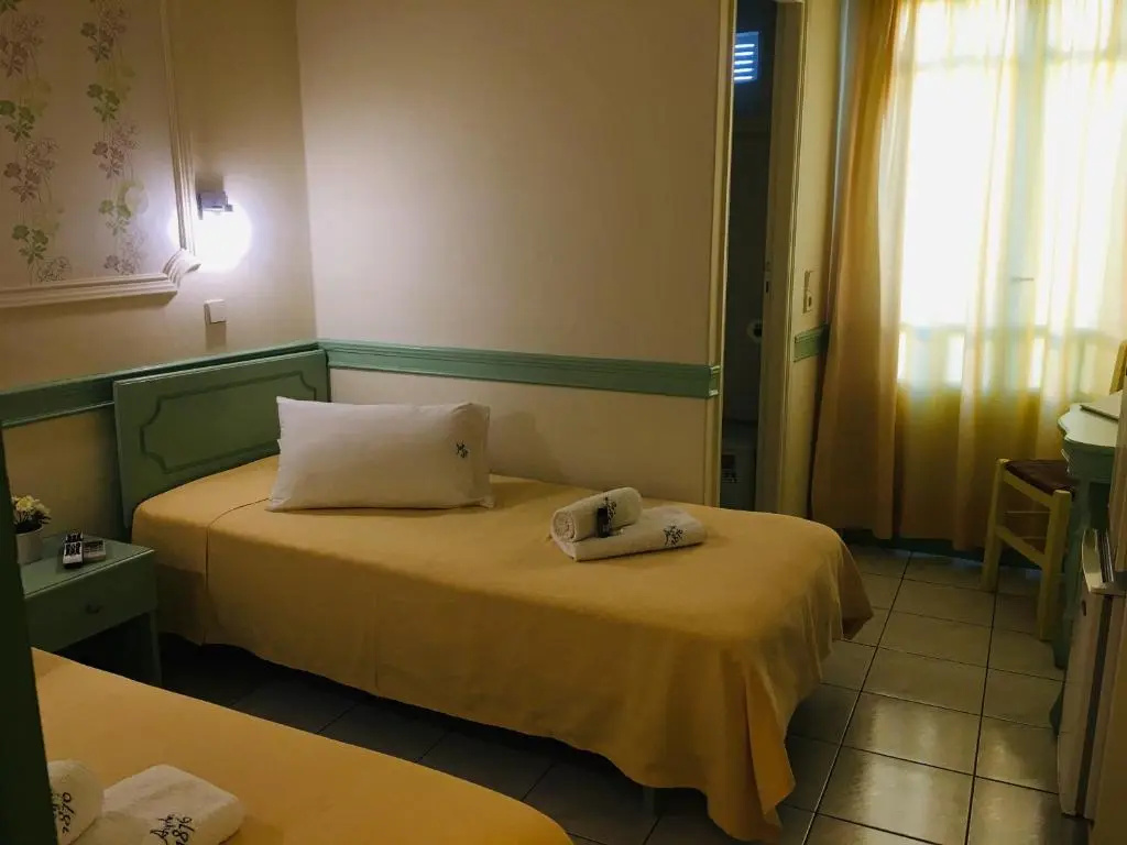 Standard Double room with partial sea view (full double bed)