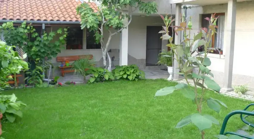 Coral Family Hotel