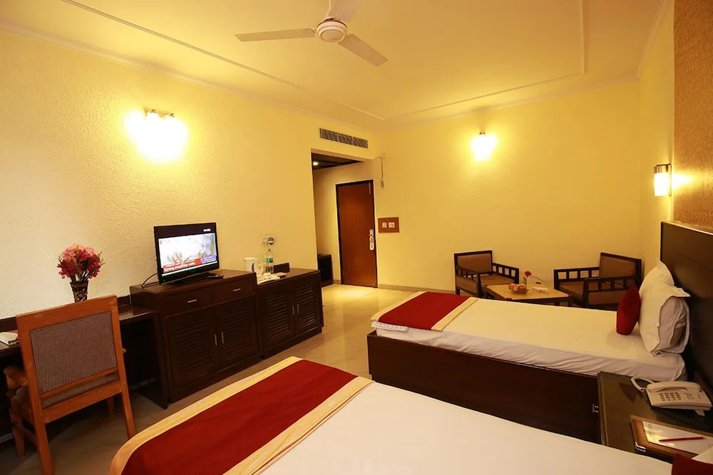 Executive room with pool view