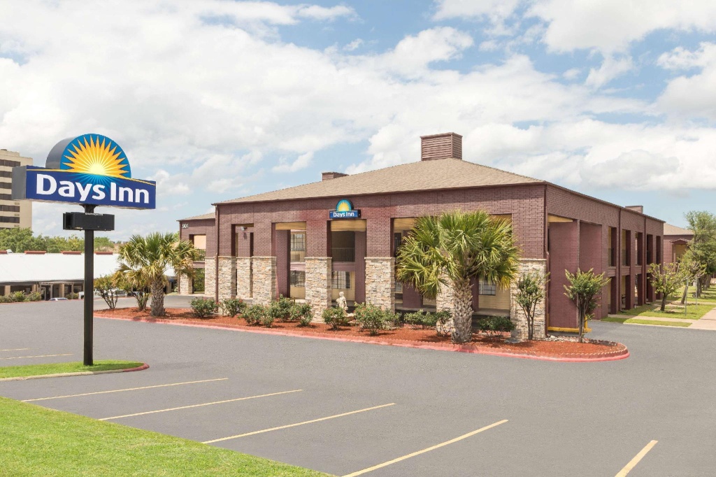 Days Inn by Wyndham College Station University Drive - 2