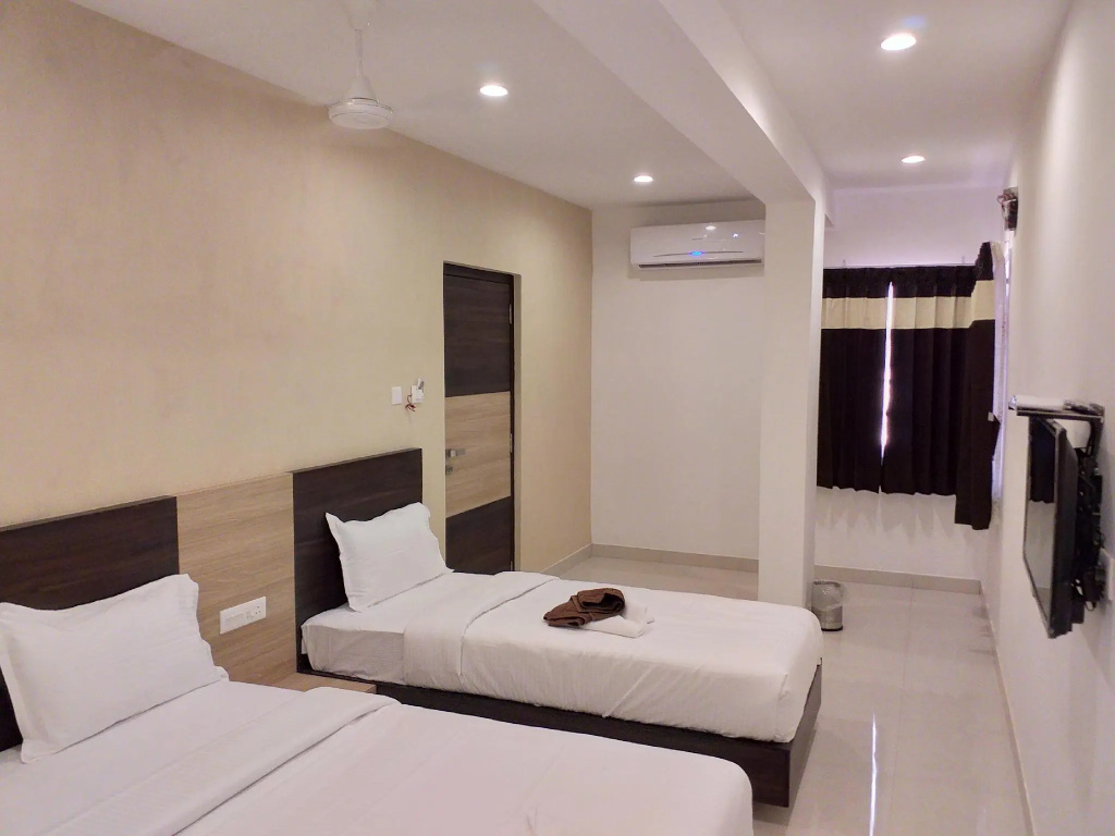 Standard Triple room
