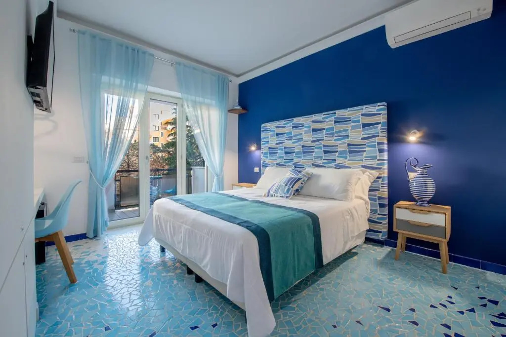 Deluxe Double room with balcony (full double bed)