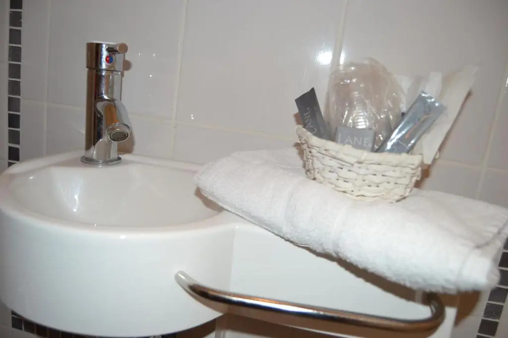 Standard Triple room with street view