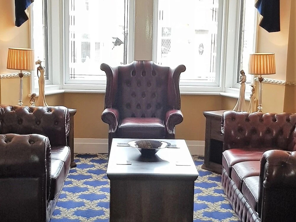 Courtneys Of Gynn Square - фото 2