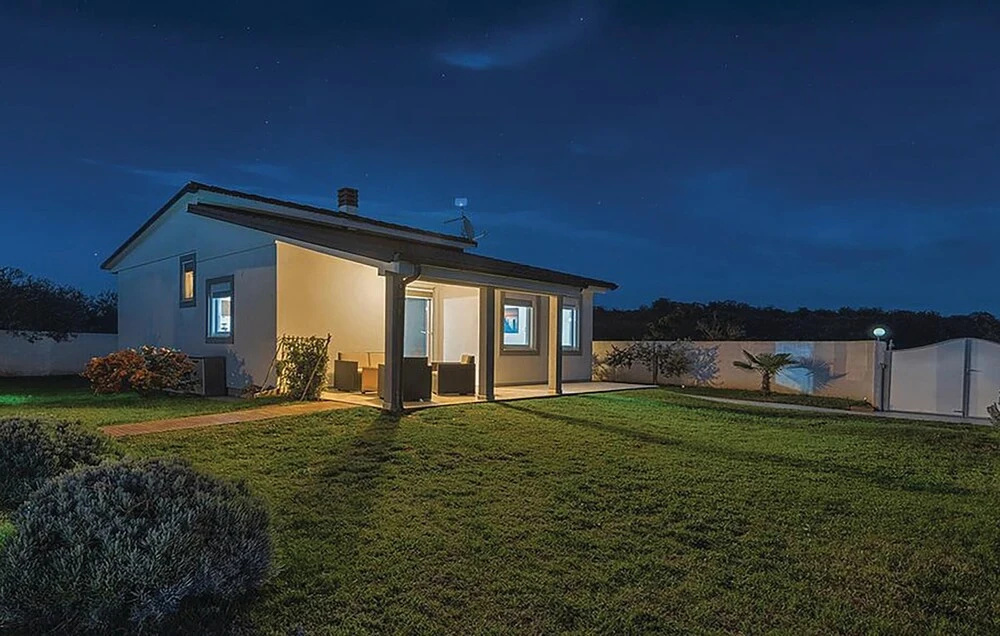 Nice Home in Pula With Outdoor Swimming Pool, Wifi and 2 Bedrooms