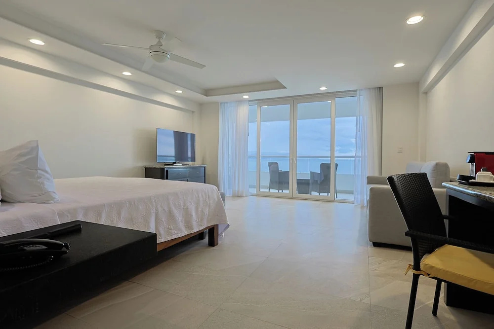 Pier 69 Beachfront Boutique Hotel Romance Zone Adults Only — 5