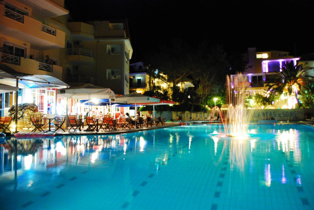 Koukounaria Hotel & Suites - 5