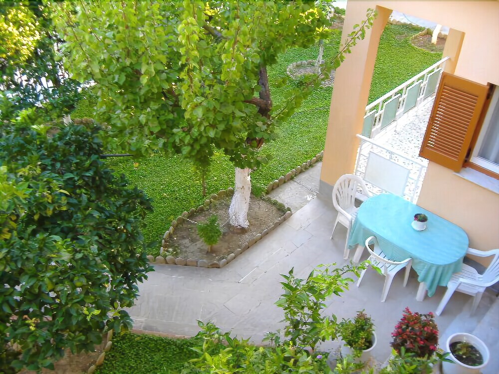 Rantos Apartments 