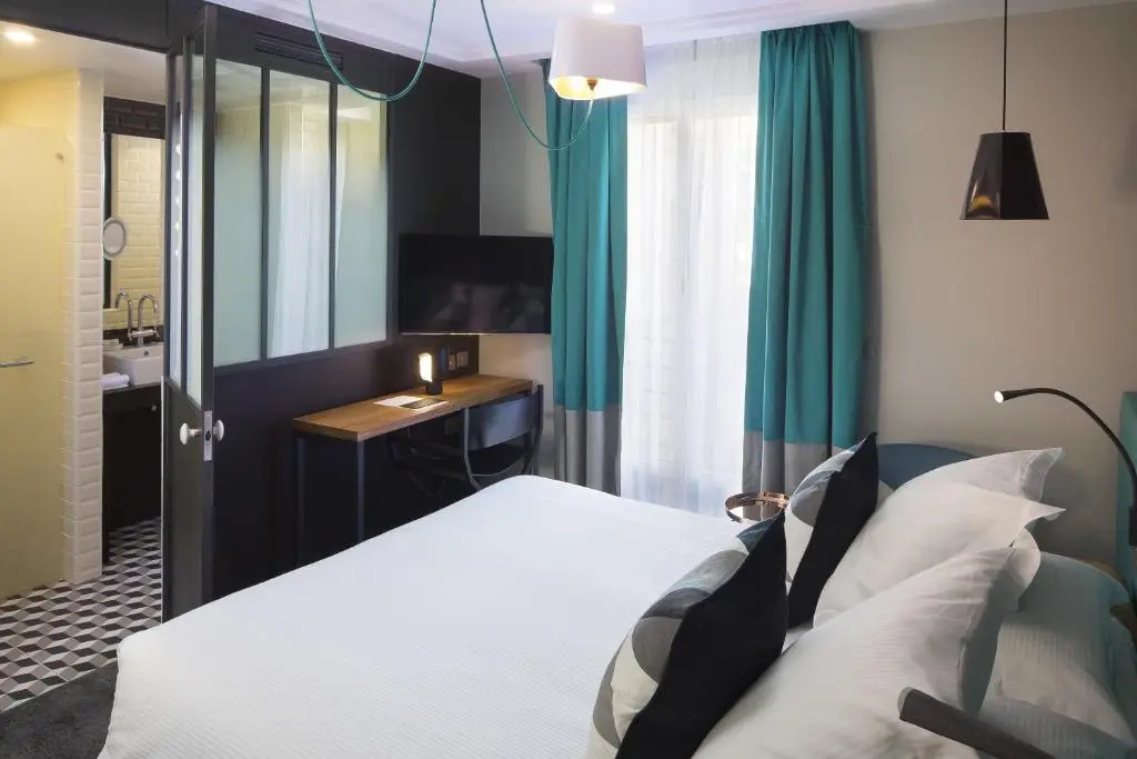 Classic Double room (full double bed)
