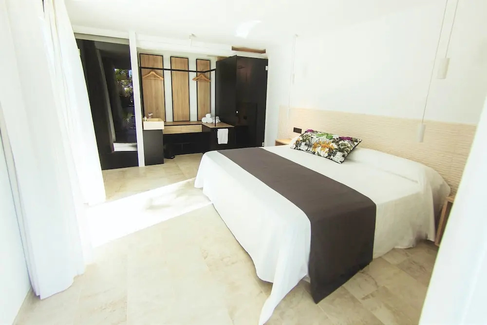 Standard Double room with balcony and with sea view (full double bed)