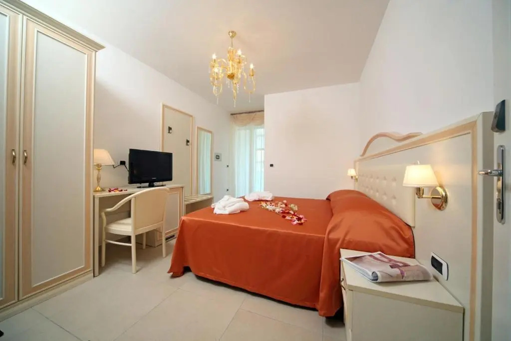 Standard Double room with balcony (full double bed)