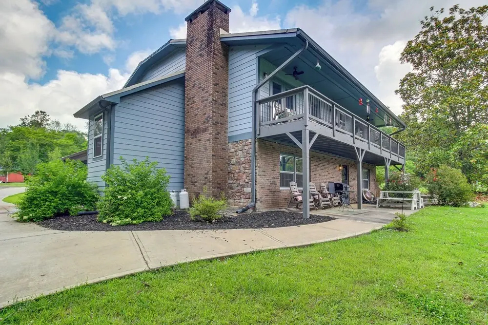 Kingston Home w/ Shared Pool - 23 Mi to Lakepoint!