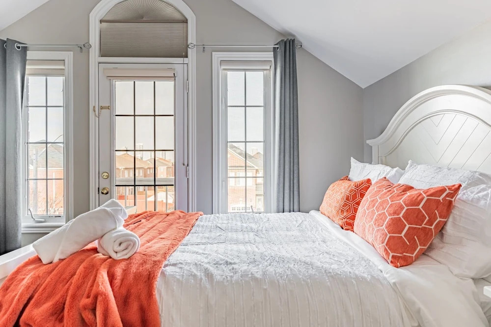 Luxury Villa - Mississauga Square One - фото 3