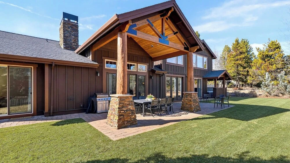 Mulligan Estate by Avantstay Sunriver Retreat + Hot Tub + Game Room + Bikes + Near Trails & Golf