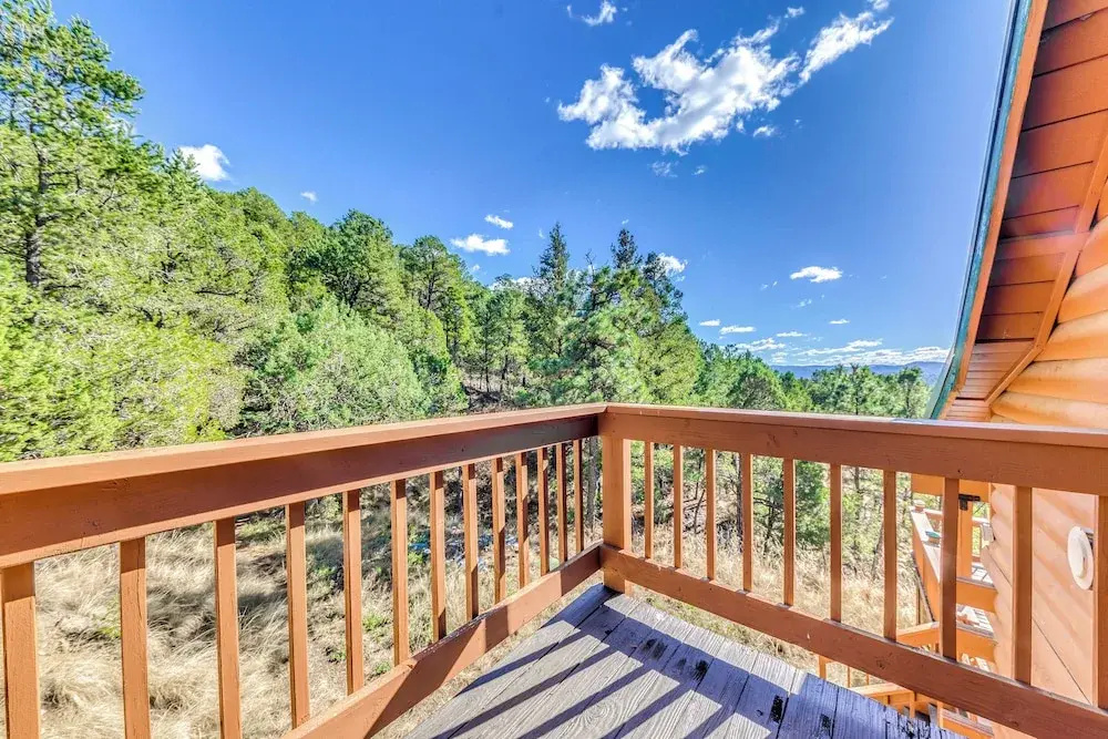 16 Mi to Ski Apache: Ruidoso Cabin Rental