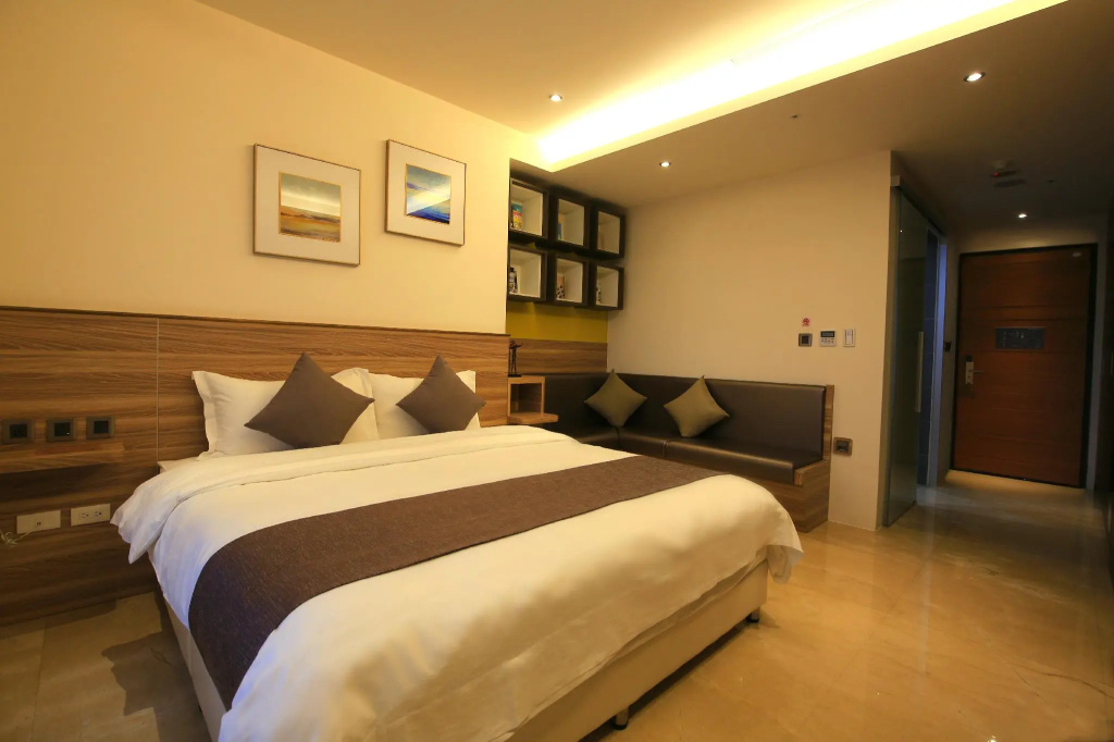 Classic Double room with balcony (full double bed)