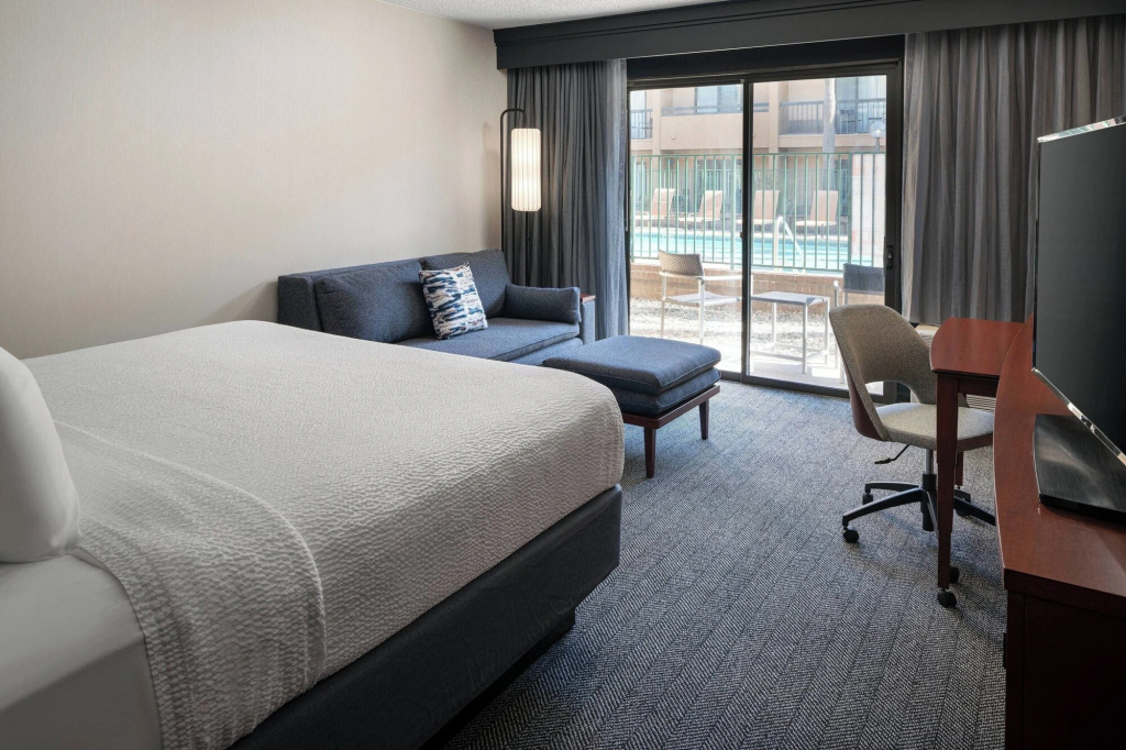 Отель Courtyard by Marriott Los Angeles Torrance Palos Verdes в Торрансе