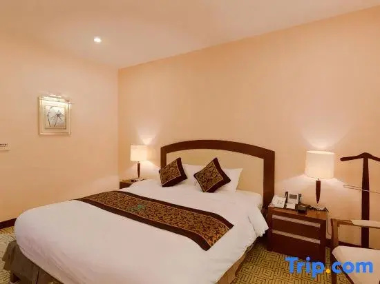 Deluxe Double room (full double bed)