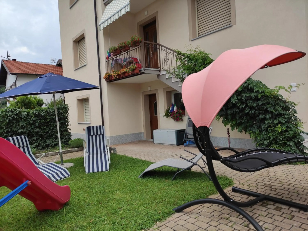 Il nido del merlo Parcheggio e giardino