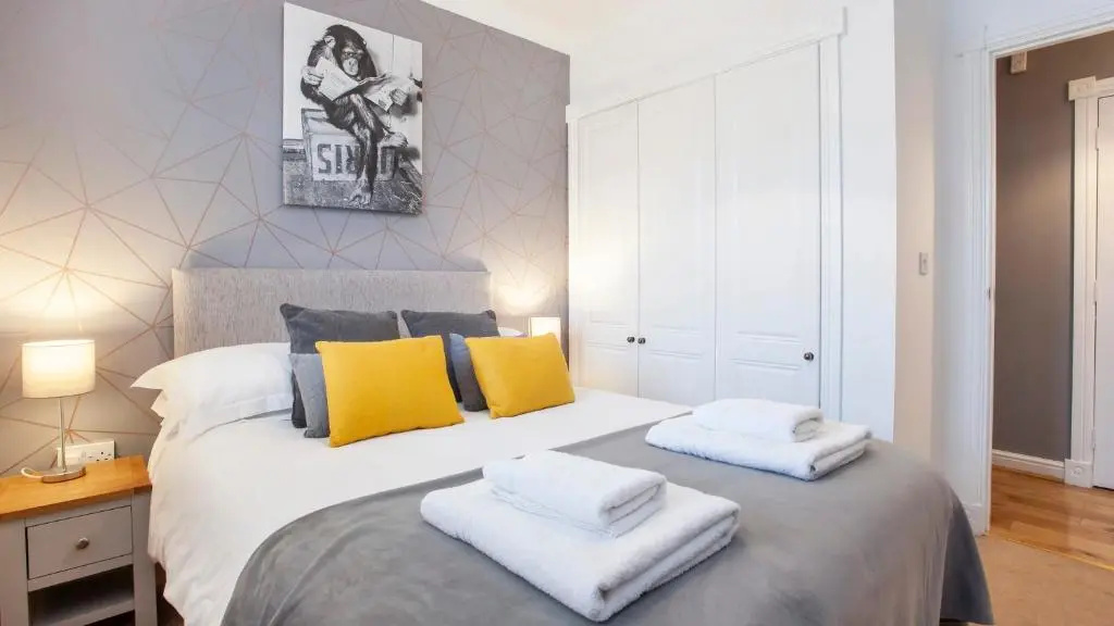 The Station Apartment- A Stunning Space, Close to the City Centre