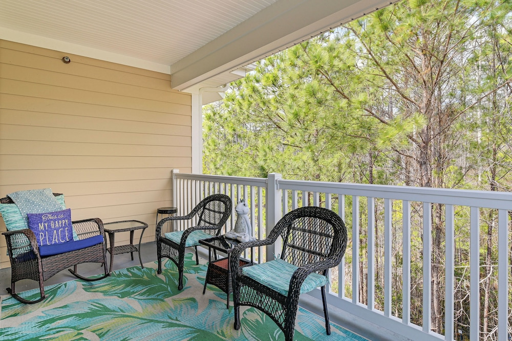 1 Mi to Beach! Sleek Golf & Pool Retreat