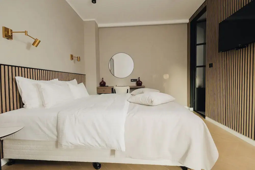 Standard Double room with city view (full double bed)