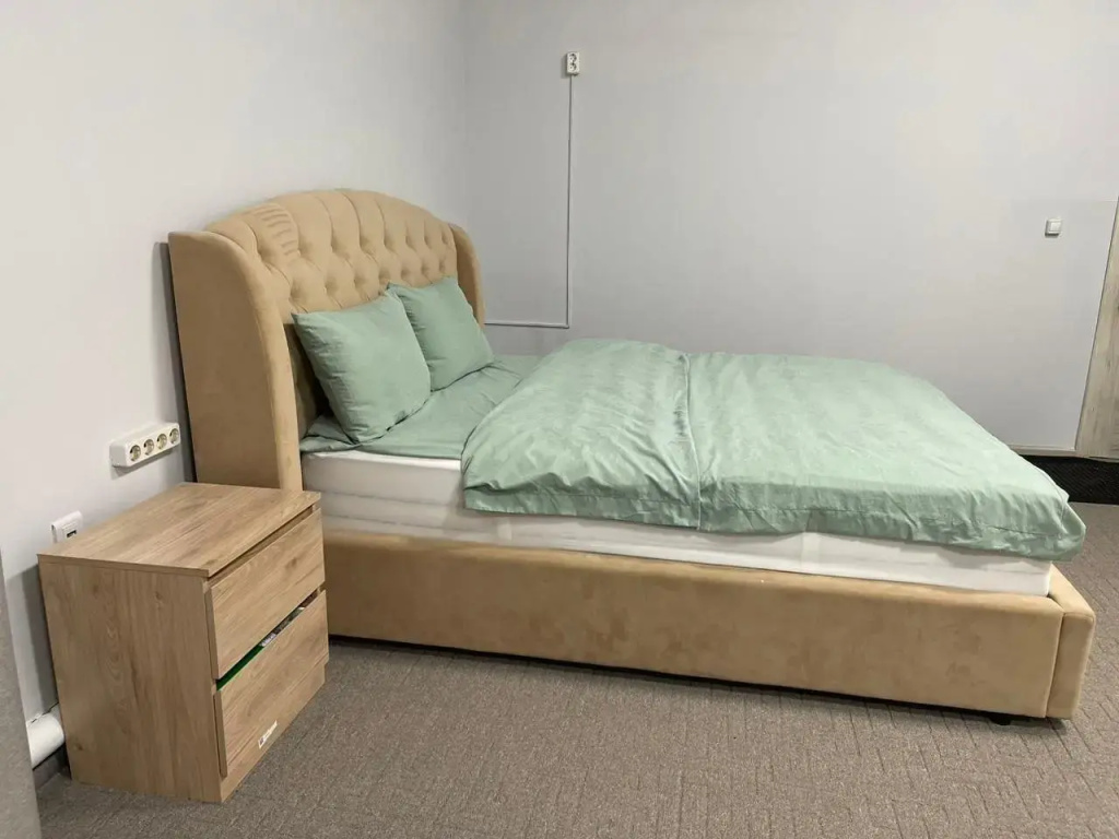 Standard Sextuple Family room