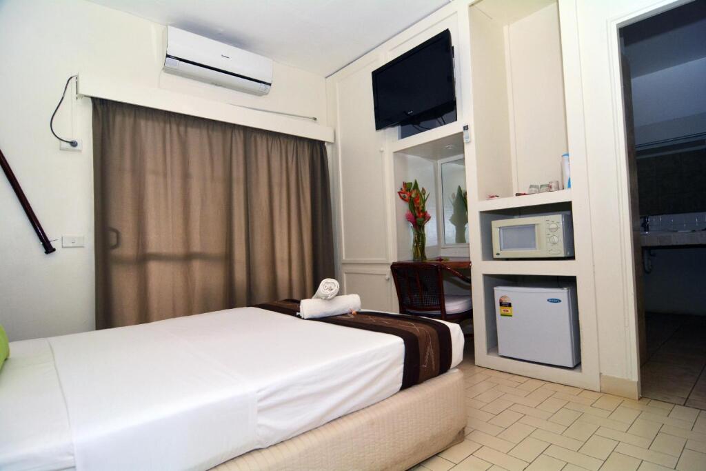 Coconut Palms Resort & Diamond Casino by null