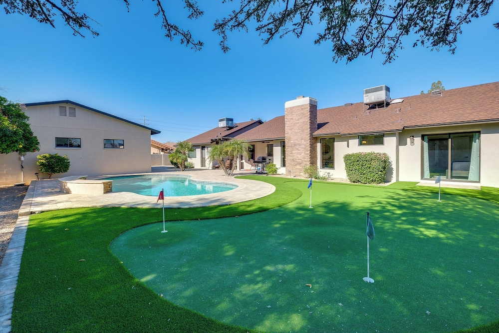 Heated Pool, Game Room: Family Home in Tempe!