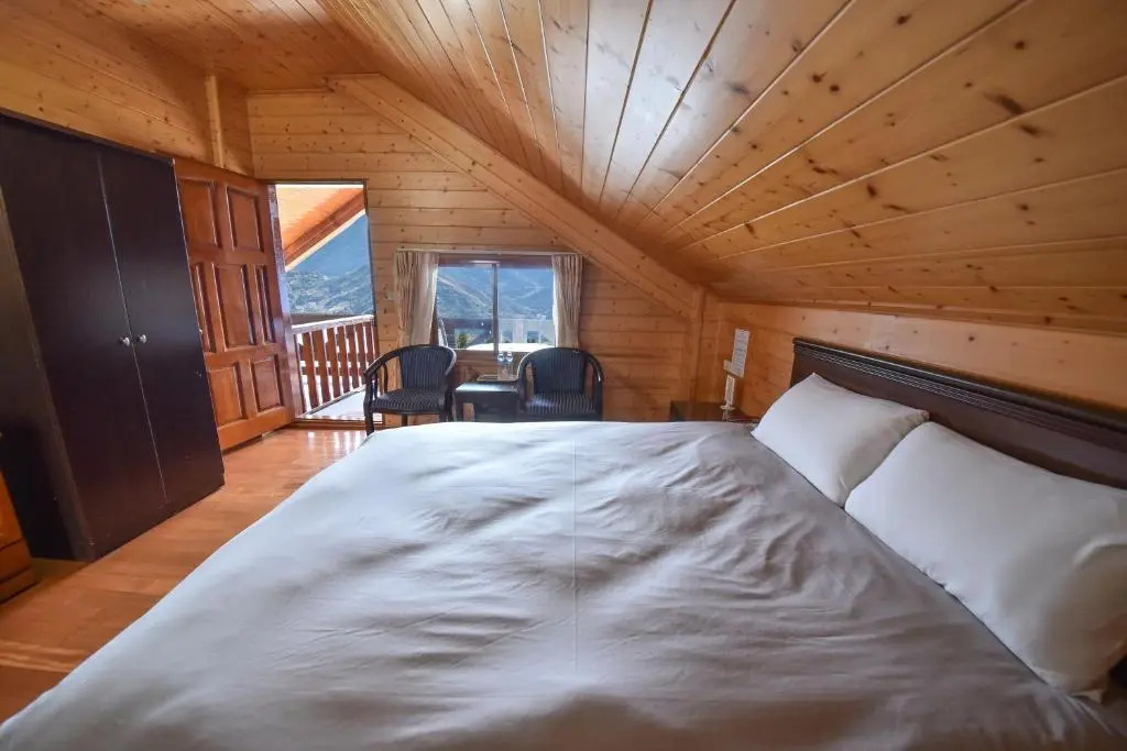 Deluxe Double room (full double bed)